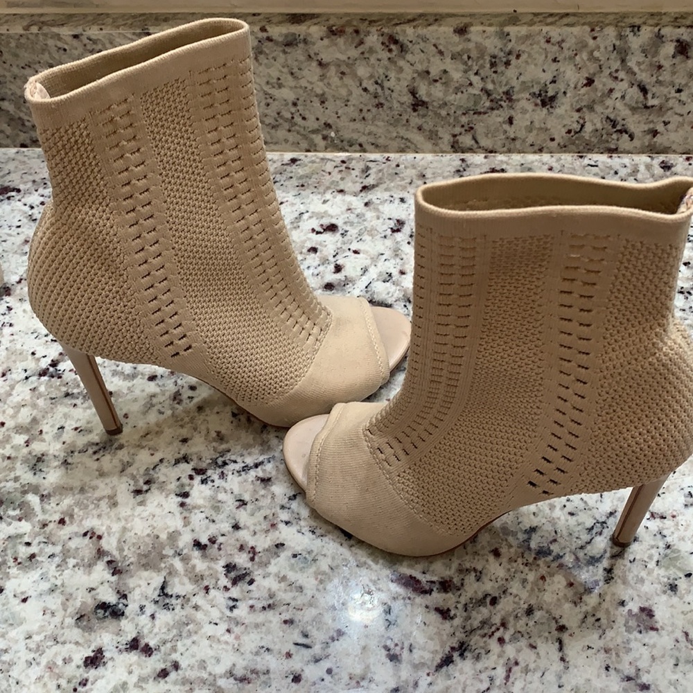 ‼️SOLD‼️Steve Madden Open Toe Cream Ankle Booties Size 8